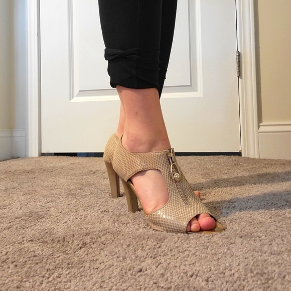 Anne Klein heels - Picture 1 of 5